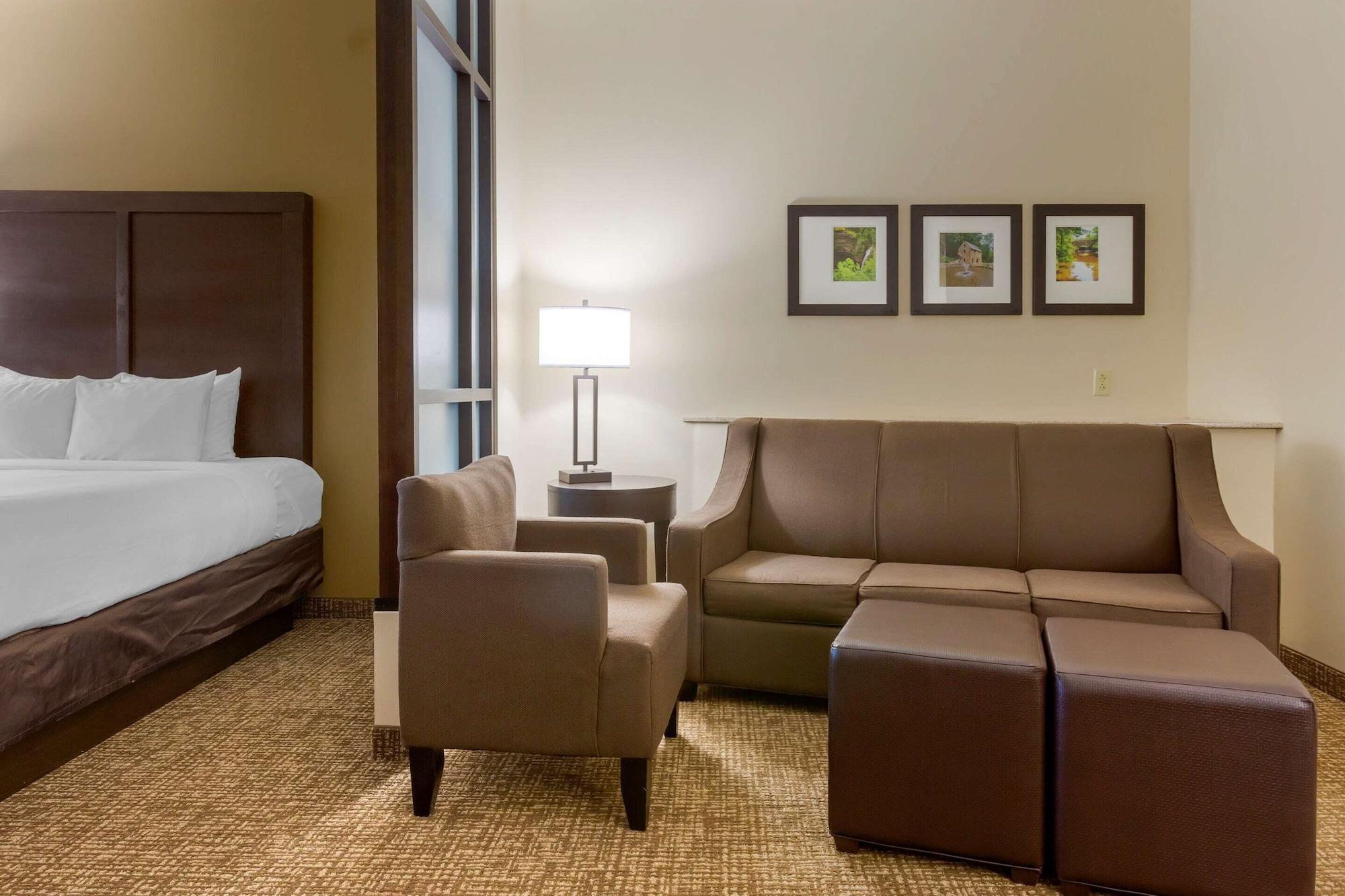 Comfort Suites Little Rock Exterior photo